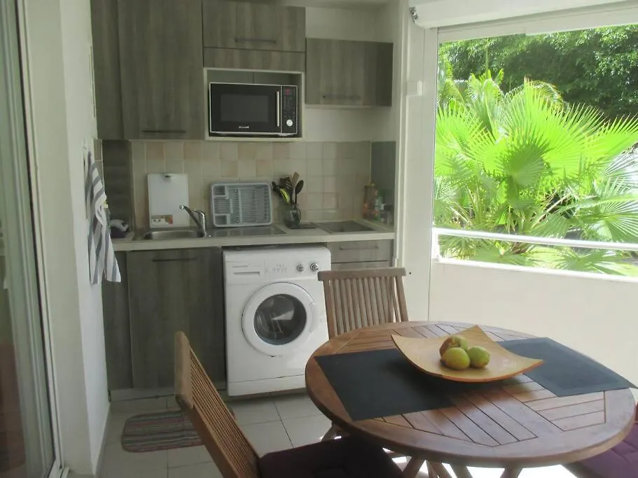 Appartement Charmant Studio Bord De Mer Residence De La Vieille Tour Le Gosier